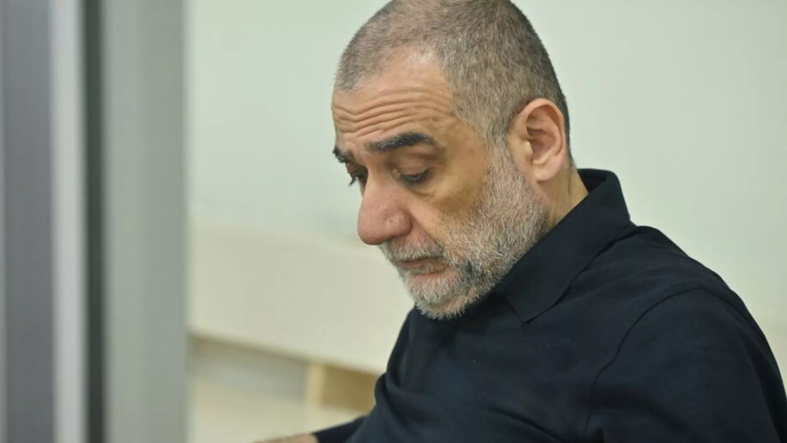 Բաքվում այսօր կայացել է Արցախի նախկին պետնախարար, բարերար Ռուբեն Վարդանյանի գործով հերթական շինծու դատական նիստը։  Ադրբեջանական լրատվամիջոցները հայտնում են, որ այսօրվա «նիստի» ընթացքում նախկին պետնախարարն ու նրա փաստաբան Աբրահամ Բերմանը հերթական անգամ դատավորներին բացարկ հայտնելու միջնորդություն են ներկայացրել նրանց կողմնակալության պատճառով:  Սակայն այս անգամ էլ միջնորդությունը չի քննվել։  Հաջորդ «նիստը» նշանակված է հուլիսի 1-ին:  https://detq.info/arm/node/11808