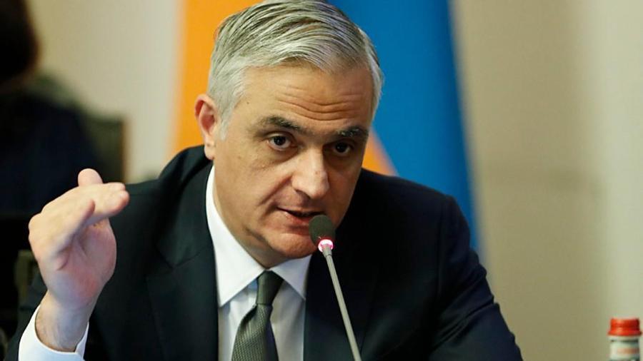 Փոխվարչապետ Մհեր Գրիգորյանի գրասենյակն արձագանքել է մամուլի հրապարակումներից մեկին։ «Hraparak.am կայքում ս.թ. հունիսի 10-ին հրապարակված «Հաջիևն ու Արմեն Գրիգորյանն արդեն գծել են սահմանը. ըստ նախագծի` հակառակորդին է հանձնվելու եւս 180 ք/կմ» խորագրով հոդվածում ներկայացված տեղեկատվությունն ամբողջապես սուտ է և չի համապատասխանում իրականությանը: Սահմանազատման գործընթացի վերաբերյալ բոլոր հարցերը քննարկվում են բացառապես Հայաստանի Հանրապետության և Ադրբեջանի Հանրապետության միջև պետական սահմանի սահմանազատման և սահման