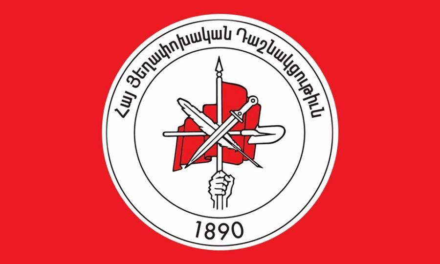 Հերթը հասավ Դաշնակցությանը Քիչ առաջ ապօրինի ձերբակալություններ և խուզարկություններ են իրականացվել ՀՅԴ մարզային կառույցների պատասխանատու ընկերների նկատմամբ։ Այս մասին հայտարարություն է տարածել ՀՅԴ ԳՄ–ն։  «ՀՅԴ անդամների նկատմամբ քաղաքական հետապնդումների այս նոր փուլը մեկնարկել է Փաշինյանի՝ Թուրքիա կատարած այցին զուգահեռ։  Անկախ զարգացումներից և բռնաճնշումների ծավալներից փաստում ենք. որևէ բռնաճնշում չի կարող մեզ լռեցնել, այսպիսի գործելաոճն, ի վերջո, ծնելու է համարժեք հակազդեցություն»,–ասված է հայտարարությունու