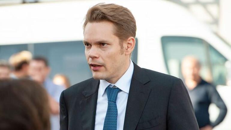 «Ես ինձ վրա պատասխանատվություն եմ վերցրել լինել Հայաստանի հետ: Հույս ունեմ Հայաստանին սպասում է լավագույն ապագան, բայց ինչպիսն էլ ապագան լինի, ես միշտ կլինեմ Հայաստանի կողքին: Բայց ես ունեմ հորս լավատեսությունը և հավատում եմ, որ լավ է լինելու»,- հավելեց նա: