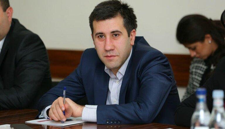 «Այդ գործողությանը մասնակից բոլոր «իրավապահները» ինձ համար մեկին-մեկ նույնացվելու են 1915թ. Հայոց ցեղասպանությունն իրականացրած ելուզակներին»,-գրել է նա: