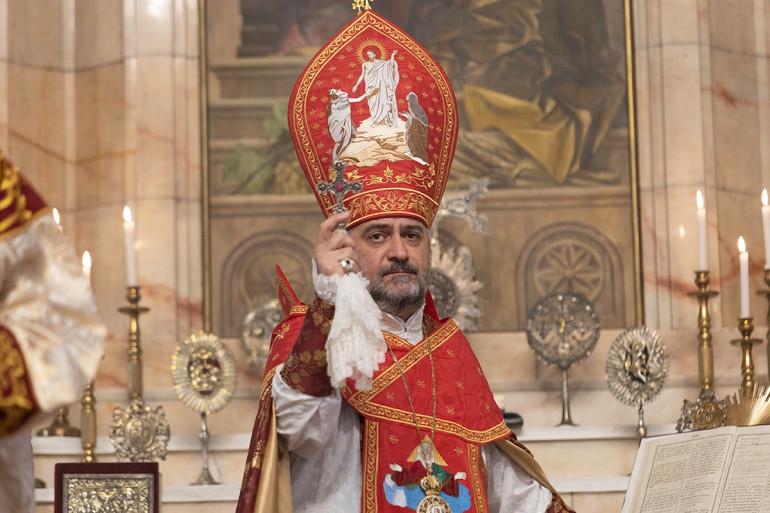 «Յուրաքաչյուր հայ, եթե ծանոթ է իր երկրի ու Եկեղեցու պատմությանը, վստահ կարող է ասել, թե որտեղի՛ց է գալիս և ո՛ւր է գնում։ Իսկ այն անձը, ով ընդամենն այդ պատմությունից պատառիկներ գիտի, ապագա չունի, որովհետև անցյալն իմանալով է, որ պիտի կառուցես ապագան, անցյալների սխալները տեսնելով է, որ պիտի փոխես ներկան և ապագայում սխալներ չգործես։ Իսկ ու՞ր ենք մենք այսօր։ Ազգովի կարծես այն իրավիճակի մեջ ենք, որ չգիտենք՝ որտեղի՞ց եկանք, ինչպե՞ս հայտնվեցինք այս օրհնաբեր հողի վրա և ու՞ր ենք գնում», - ասել է Ֆրանսիայի հայոց թեմի 