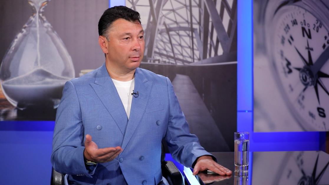 Թուրքիայի դրածոներին հիշեցնեմ 1918-ի Բաթումի կոնֆերանսում թուրքական պատվիրակության ղեկավար Վեհիբ փաշայի ինքնախոստովանությունը.  «Судьба гонит Турцию с Запада на Восток. Мы ушли с Балкан, уходим также из Африки, но мы должны распространиться на Восток – там наша кровь, наша жизнь и наш язык. Это стихийное тяготение, наши братья находятся в Баку, Дагестане, Туркестане и Азербайджане. Нам нужна дорога туда, а вы, армяне, стоите на нашем пути. Требуя Ван, вы закрываете нам дорогу в Персию; требуя Нахиджеван и З