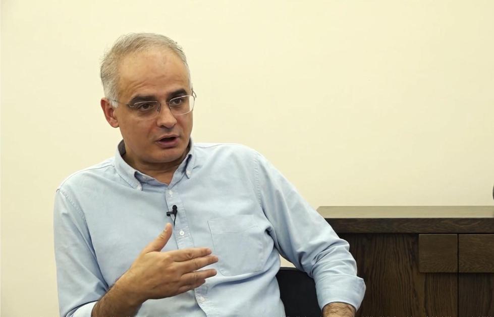 «Զանգեզուրի միջանցքը», առաջին հերթին, ադրբեջանական ծրագիր է։    Ադրբեջանը ցանկանում է Զանգեզուրը վերցնել իր վերահսկողության տակ և վերականգնել կապը Նախիջևանի ու Թուրքիայի հետ։  Երկրորդ հերթին՝ սա թուրանական ծրագիր է, որը նպաստելու է Թուրքիայի և թուրքական աշխարհի միջև կապի ու տնտեսական համագործակցության առանցքի ստեղծմանը։  Իսկ հիմա՝ ինչպես է սա դառնում աշխարհաքաղաքական ծրագիր։  Մի կողմից՝ Ռուսաստանի, Չինաստանի ու Իրանի, մյուս կողմից՝ Արևմուտքի համար շատ կարևոր է, թե այս ծրագիրը ով է վերահսկելու։