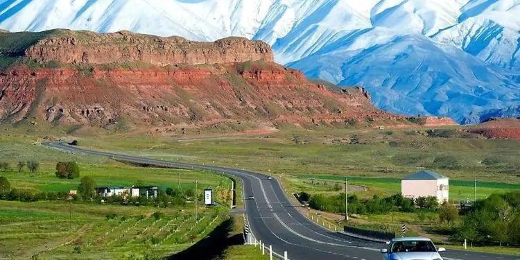 Չնայած բարենպաստ տնտեսական իրավիճակին՝ Հայաստանով միջանցքի նախագծի շուրջ զգալի ռիսկեր են պահպանվում։ Դիտորդները բանակցությունների լճացման հավանականությունը գնահատում են 60%, ինչը կարող է 12-18 ամսով հետաձգել նախագծի իրականացումը։ Այս մասին գրում է Forbes-ը։  «Հայաստանը կտրականապես հերքում է վարձակալության կամ տարածքային վերահսկողության փոխանցման վերաբերյալ որևէ հարցի քննարկումը։ Կանադայի հետախուզության և անվտանգության ծառայության (CSIS) վերլուծությունը հաջողության հավանականությունը գնահատում է ընդամենը 40-5