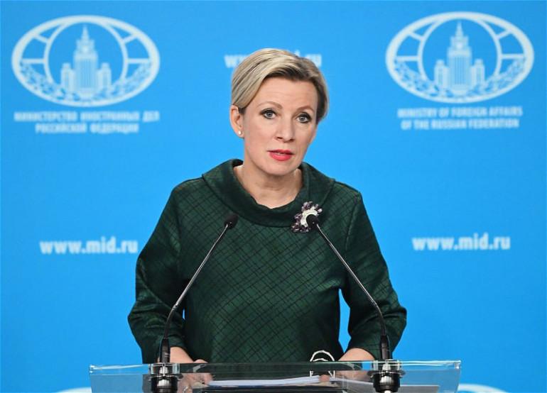 Մոսկվան կոչ է անում Բաքվին միջոցներ ձեռնարկել երկրների հարաբերությունները ռազմավարական դաշինքի մակարդակին վերադարձնելու համար։ Այս մասին հայտարարել է ՌԴ ԱԳՆ պաշտոնական ներկայացուցիչ Մարիա Զախարովան։  Նա նշել է, որ Ռուսաստանի և Ադրբեջանի միջև հարաբերություններում ծագող խնդիրները պետք է լուծվեն գործընկերային եղանակով՝ օգտագործելով քաղաքական և դիվանագիտական ​​ուղիներ։  «Մոսկվան խնդրել էր այցելել ձերբակալված ռուս լրագրողներին, սակայն նման հնարավորություն չի տրամադրվել»,- հայտնել է Զախարովան:  Հիշեցնենք՝ երկու ե