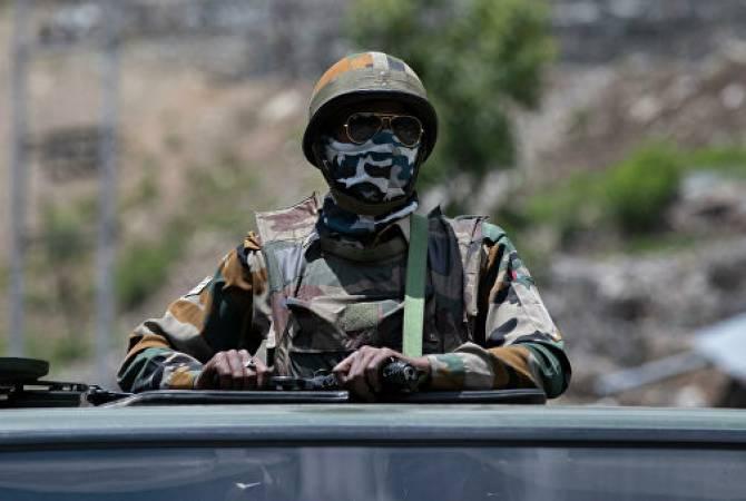 Նեպալում հակակառավարական ցույցերի և անկարգությունների պատճառով Հնդկաստանի սահմանամերձ շրջանում բարձր պատրաստության ռեժիմ է սահմանվել։ Այս մասին հաղորդում է India Today պարբերականը։    Ըստ հրապարակման՝ Հնդկաստանի և Նեպալի սահմանին՝ Արևմտյան Բենգալիայի Պանիտանկի բնակավայրում, բարձր պատրաստության ռեժիմ է սահմանվել Նեպալում շարունակվող անկարգությունների ֆոնին։    Ըստ տեղեկությունների սահմանին տեղակայվել է ոստիկանական պահակետ, ուժեղացվել է պահպանությունը։    Նեպալում մի շարք խոշոր սոցիալական ցանցերի արգելքի հետև