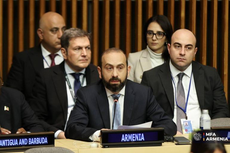 ՄԱԿ ԳԱ 80-րդ նստաշրջանի ընթացքում ՀՀ ԱԳ նախարար Արարատ Միրզոյանը մասնակցել է Մեծ քսանյակի նախարարական հանդիպմանը:  Այս մասին հայտնում են ՀՀ ԱԳՆ-ից:   Ստորև ներկայացված է նախարարի ամբողջական ելույթը։  Հարգարժա՛ն նախագահող,  Ձերդ գերազանցություններ,  Ցանկանում եմ շնորհակալություն հայտնել Մեծ քսանյակում (G20) Հարավային Աֆրիկայի նախագահությանն ներկայիս պայմաններում այս քննարկումը կազմակերպելու համար: Ութ տասնամյակ շարունակ ՄԱԿ-ը մարմնավորել է մեր ընդհանուր ձգտումը՝ կանխել պատերազմի աղետը, խթանել կայուն զարգացու