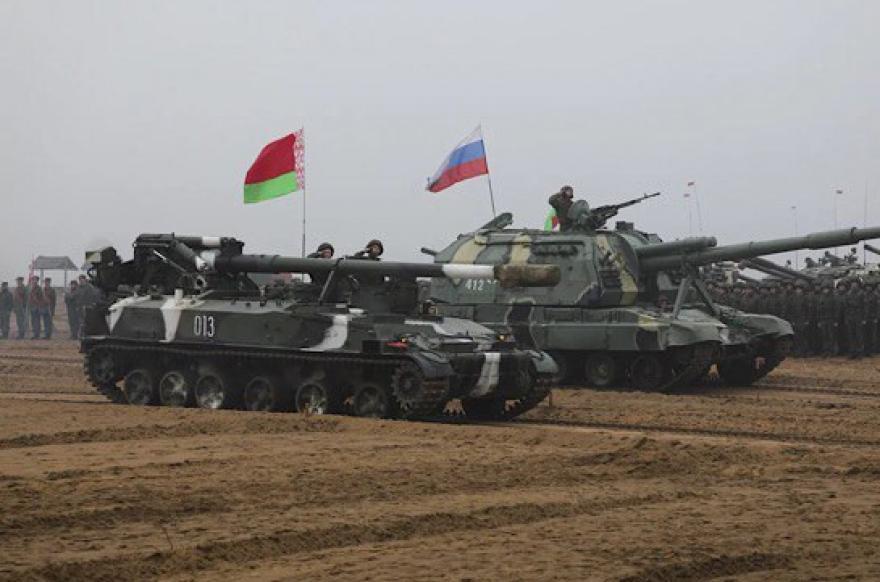 Ռուսաստանի և Բելառուսի զինված ուժերը սկսել են «Запад-2025» համատեղ լայնածավալ ռազմավարական զորավարժությունները: Զորավարժությունների նպատակն է փոխգործակցության մշակումը՝ Միութենական պետության սահմաններին սպառնալիքները չեզոքացնելու և իրավիճակը կայունացնելու համար, РБК-ին հայտնել են կազմակերպիչները:  Զորավարժությունների շրջանակում երկու երկրների զինվորականները կիրականցնեն համատեղ գործողություններ՝ ռազմական անվտանգությունն ապահովելու և խաղաղությունը պահպանելու համար: Գործնական զորավարժությունները կանցկացվեն Բել