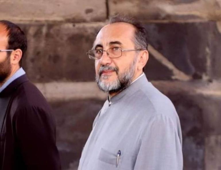 Սա քաղաքական պատվեր է, քաղաքական հետապնդում է այսօրվա իշխանությունների կողմից բացահայտ և անթաքույց, որը մտնում է հակաեկեղեցական իրենց քաղաքականության մեջ: Այս մասին դատարանում իր ճառի ընթացքում ասաց Շիրակի թեմի առաջնորդ Միքայել Սրբազանը:  Ապա Սրբազանը թվեց, թե ինչի համար է հիմա ինքն այդտեղ:  «Ինչի՞ համար եմ ես այստեղ: Արդեն ասվել է, որ այս ամենը քաղաքական պատվեր է և այն գնում-հասնում է 2018 թ, երբ Փաշինյանը ասաց՝ դառնում եմ վարչապետ, ասացի՝ չեղավ: Այդ օրվանից է սկսվում այս քաղաքական իշխանության մոտեցման փոփ