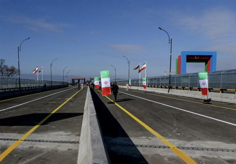 Իրանի արտգործնախարար Աբբաս Արաղչին հայտարարել է, որ վերջին մեկ տարվա ընթացքում Իրանի և Ադրբեջանի նախագահի միջև յուրաքանչյուր հանդիպման, ինչպես նաև՝ երկու երկրների պաշտոնյաների միջև յուրաքանչյուր այցի և հանդիպման ժամանակ բարձրացվել է սահմանի ուղևորատար երթուղու փակ լինելու հարցը։  Ըստ IRNA-ի՝ նախարարը նշել է, թե Բաքուն հայտարարել է, որ փակ են Ադրբեջանի բոլոր սահմանները, ոչ միայն՝ Իրանի հետ սահմանը։   «Ադրբեջանը խոստացել է վերանայել իր որոշումը, և մենք դեռ սպասում ենք։ Այս սահմանի բացումը Ադրբեջանի հետ մեր հա