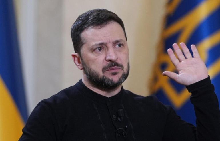 Վերջին օրերին Ուկրաինան Ռուսաստանի ուղղությամբ հարվածներ հասցնելիս կիրառել է միայն ուկրաինական զենք, ընդ որում, խոսքը միայն անօդաչու թռչող սարքերի մասին չէ, ասել է երկրի նախագահ Վլադիմիր Զելենսկին՝ Նիդերլանդների վարչապետի պաշտոնակատար Դիկ Սխոֆի հետ մամուլի ասուլիսի ժամանակ։   «Եվ կարծում եմ, որ այդ հարվածների, սոցիալական ցանցերում տեղադրված հատվածների հիման վրա մենք կարող ենք հասկանալ, թե որտեղ են օգտագործվել անօդաչու թռչող սարքեր, և որտեղ՝ ոչ», - ասել է Զելենսկին՝ փոխանցում է ՌԲԿ-Ուկրաինան։  Ուկրաինայի նախ