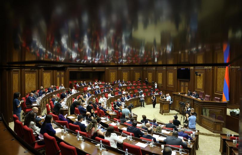 🔺64 կողմ, 2 ձեռնպահ, 0 դեմ ձայնով ԱԺ-ն ընդունեց «Հայաստանի և Ադրբեջանի միջև խաղաղության հաստատման վերաբերյալ» ԱԺ հայտարարության նախագիծը:                                                                                                        https://detq.info/arm/node/13296