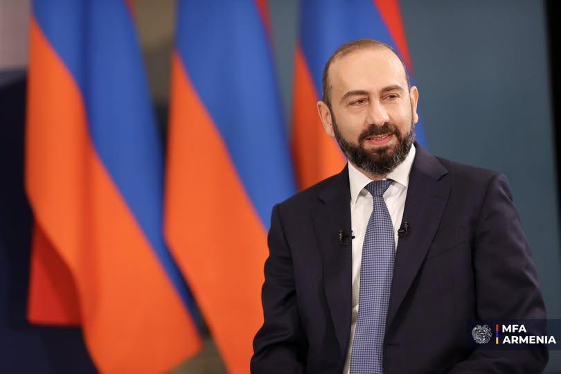 Չկա ֆիքսված ամիս, ամսաթիվ և առավել ևս տեղ: Մենք հայտնել ենք, որ պատրաստ ենք օր առաջ սկսել խորհրդակցություններ ադրբեջանական կողմի հետ այն մասին, թե որտեղ և երբ լինի պայմանագրի ստորագրումը: Այս մասին լրագրողների հետ զրույցում ասել է Արտաքին գործերի նախարար Արարատ Միրզոյանը՝ խոսելով «Խաղաղության պայմանագրի» ստորագրման մասին:   «Գաղտնիք չէ նաև ադրբեջանական կողմի մեկնաբանությունը և պայմանը սրա հետ կապված, մենք այդ պայմանը չենք ընդունում: Իրենք հայտնում են այդ մասին և՛ հրապարակային, և՛ հանդիպումների ընթացքում: Մե