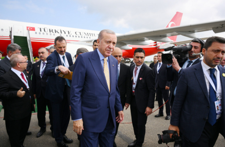 Մենք ոչ միայն հետեւում ենք Հարավային Կովկասում տեղի ունեցող իրադարձություններին, այլեւ աջակցում ենք տարածաշրջանում խաղաղության հաստատմանն ուղղված քայլերին:    Այս մասին հայտարարել է Թուրքիայի Հանրապետության Նախագահ Ռեջեփ Թայիփ Էրդողանը թյուրքական պետությունների կազմակերպության պետությունների ղեկավարների խորհրդի 12-րդ գագաթնաժողովում:  Նա նշել, որ ակնկալում է օգոստոսի 8-ին Վաշինգտոնում ստորագրված համատեղ հայտարարության շարունակությունը։  «Մենք կարծում ենք, որ թյուրքական աշխարհն ավելի կարեւոր դեր կխաղա մեր տա