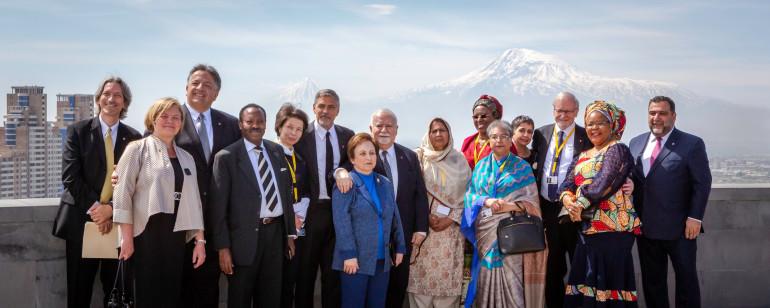 Բաքվի Բանտում գտնվող Ռուբեն Վարդանյանն ուղերձ է հղել «Ավրորայի» 10-ամյակի առթիվ.  ««Ավրորա» մարդասիրական նախաձեռնության գործունեության 10-ամյակի կապակցությամբ նախաձեռնության համահիմնադիր, ներկայում Բաքվում ապօրինի կալանքի տակ պահվող բարերար և մարդասեր Ռուբեն Վարդանյանը, կնոջ՝ Վերոնիկա Զոնաբենդի միջոցով, ուղերձ է փոխանցել «Ավրորայի» համայնքին: Ստորև ներկայացվում է ուղերձը.  «Սիրելի՛ ընկերներ, աջակիցներ և գործընկերներ,  Նախևառաջ՝ շնորհակալ եմ։ Ձեր հավատքը, առատաձեռնությունն ու վստահությունը հնարավոր դարձրին ա