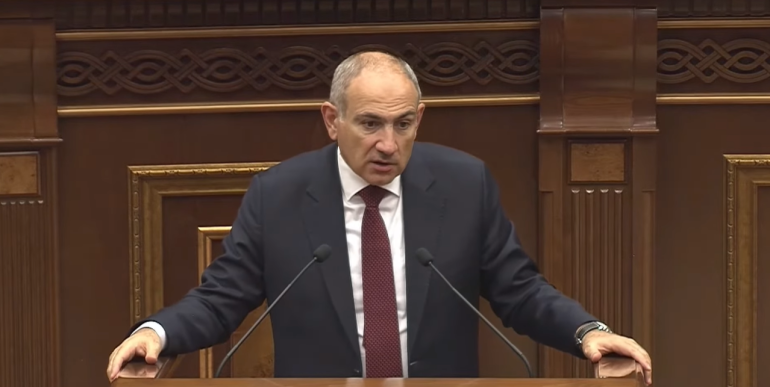 Զորահանդեսի հետ կապված կան տաբեր կարծիքներ, մանավանդ Ադրբեջանում տեղի ունեցած զորահանդեսից հետո հիմա ավելի ակտիվացել են այդ խոսակցությունները, սակայն եթե անկեղծ ասեմ` մենք կենտրոնացել ենք խաղաղության օրակարգի վրա, մյուս կողմից հասկանում ենք, որ մեր հանրությանը նաև պետք է տեղեկատվական անվտանգության մասը, որպեսզի սխալ տեղեկություններ չկարողանան տարածել: Այս ամսին ԱԺ-ում ասել է վարչապետ Նիոկլ Փաշինյանը:   «Եթե մենք նոյեմբերին կամ դեկտեմբերին զորահանդես կազմակերպեինք, տպավորիչ կլիներ, բայց մենք պատրաստվում ենք 