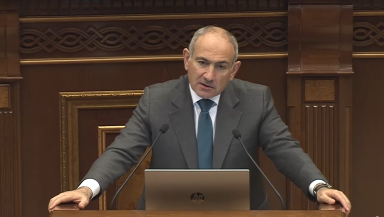 Հայաստանը կոնկրետ մի երկրի գրպանում է հայտնվել Ղարաբաղի հարցով։ 2018-ին, 19-ին, 20-ին, 21-ին, մինչև 2022-ը ներառյալ մեր բանակի սոցիալ-հոգեբանությունը, մտածողությունը եղել է ազդեցության գործակալի։ Մեր բանակում չի եղել ինքնիշխան կամքի կենտրոն, հայտարարել է Փաշինյանը:  «Մեզ ասում են՝ ինչ ուզել են, տվել եք։ Ընդհակառակը, վերջին տարիներին ոչ մի բան չենք տվել։ Էսօր մարդիկ եկել են, Ղարաբաղ են լացում։ Ոչ ոք մեր չափ ոչինչ չի արել Ղարաբաղի համար։ Սկսած ֆինանսականից, մինչև այն, ինչը չի երևալու երբեք»,- նշել է նա։