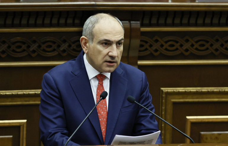 Տպավորություն են փորձում ստեղծել, թե մենք Ղարաբաղի ժողովրդի հետ խնդիր ունենք, կամ Ղարաբաղի մեր հայրենակիցների նկատմամբ ինչ-որ անվստահություն ունենք: Այս մասին ԱԺ-ում 2026 թվականի բյուջեի նախագծի քննարկման ժամանակ ամփոփիչ իր ելույթում նշել է վարչապետ Նիկոլ Փաշինյանը։   «Չեմ ուզում ասել, որովհետև կարող է լավ չհնչի, բայց կներեք, այսօրվա մեր զինված ուժերի ղեկավարության կեսը ղարաբաղցի է։ Մեր զինված ուժերը ղեկավարվում է ղարաբաղցիների կողմից։ Բա եթե մենք ղարաբաղցիներին չենք վստահում, չենք սիրում, ո՞նց ենք այդ մարդ