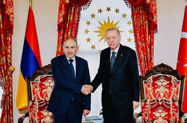 Մեր պրոբլեմը նրա մեջ է, որ միշտ փոքր նախագծերի հետ ենք գործ ունեցել: Մենք սովոր չենք մեծ նախագծերի, իսկ դրանք ունեն առանձնահատկություններ. դրանք միշտ չպարզաբանված հարց են ունենում և միշտ ստեղծում են չպարզաբանված հարցեր: Այս մասին ճեպազրույցի ժամանակ ասել է վարչապետ Նիկոլ Փաշինյանը՝ պատասխանելով TRIPP-ի նախագծի՝ իրանական կողմի հետ չհամաձայնեցված լինելու մասին հարցին:   «Երբ սեղանին ունես մի հարց, որը լուծված չէ, դա չի լուծվում, չի լուծվում, երբ այդ հարցը լուծում ես՝ ի հայտ են գալիս 4 նոր հարց, որը պետք է լու