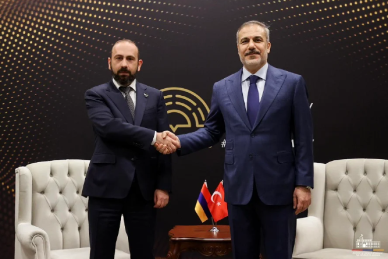 Իմ հույսն է, որ մենք գոնե մասնակի սահմանի բացում կտեսնենք եկող օրերի ու շաբաթների ընթացքում, այնուհետև լիովին կբացենք սահմանը: Այս մասին ԵԽԽՎ նստաշրջանի ընթացքում ասաց ԱԳ նախարար Արարատ Միրզոյանը՝ խոսելով Թուրքիայի հետ սահմանի բացման մասին:  «Գյումրի-Կարս երկաթուղու մասին խոսվեց, որ կվերականգնվի, և այս երկաթուղով տեղափոխում կիրագործվի: Եթե անկեղծ լինեմ, հիմնական հարցը այստեղ ոչ թե ինչն է, այլ երբը: Վստահ եմ, որ սա օգտակար կլինի երկու երկրի ժողովուրդների համար՝ թե Հայաստանի, թե Թուրքիայի:  Շատ ինտենսիվ ու բե