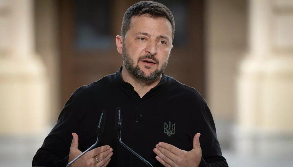 Sky News-ին տված հարցազրույցում Ուկրաինայի նախագահ Վլադիմիր Զելենսկին հայտարարել է Ռուսաստանի առաջնորդ Վլադիմիր Պուտինի հետ  հանդիպման պատրաստակամության մասին, սակայն հրաժարվել է տարածք զիջել։    Նա վստահեցրել է, որ անում է հնարավոր ամեն ինչ խաղաղության հասնելու համար, սակայն տարածքային զիջումները նրա համար անընդունելի են։    «Սա մեր տարածքն է, և դա աներևակայելի տարօրինակ է հնչում՝ ինչո՞ւ պետք է լքենք մեր հողերը», - ասել է Զելենսկին։