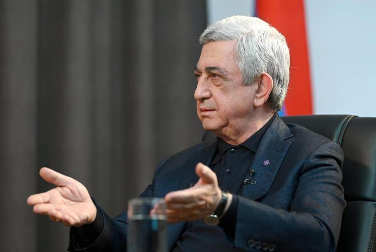 Ընտրությունների վերաբերյալ չունենք որոշում, եթե ունենանք կասենք, դատարանի դիմաց լրագրողներին ասել է Սերժ Սարգսյանը։   «Ընդդիմության միավորման ցանկություն ունեմ, բայց իրադարձությունները ցույց են տալիս, որ ընդդիմության միավորվելը շատ բարդ խնդիր է։  Խոսքը մի ցուցակով գնալու մասին չէ։ Մենք Փաշինյանին ենք թիրախ դիտարկում, այդպես էլ շարունակելու ենք»,- ասել է երրորդ նախագահը։