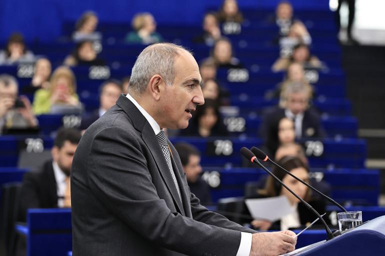 Վարչապետ Նիկոլ Փաշինյանը ելույթ է ունեցել Եվրոպական խորհրդարանում։   «Հայաստանի Կառավարության «Խաղաղության խաչմերուկ» նախագծից բխող ծրագիրը տրանսպորտային նոր հնարավորություններ կստեղծի արեւելքից արեւմուտք եւ հակառակ ուղղությամբ, հարավից հյուսիս եւ հակառակ ուղղությամբ հաղորդակցության համար, ինչը նույնպես դարակազմիկ փոփոխություն է։ Կարեւոր է ընդգծել, որ «Խաղաղության խաչմերուկ» նախագծի մասին առաջին անգամ խոսել եմ հենց 2023 թվականի հոկտեմբերի 17–ին Եվրոպական խորհրդարանի այս ամբիոնից եւ վերը նկարագրված զարգացում