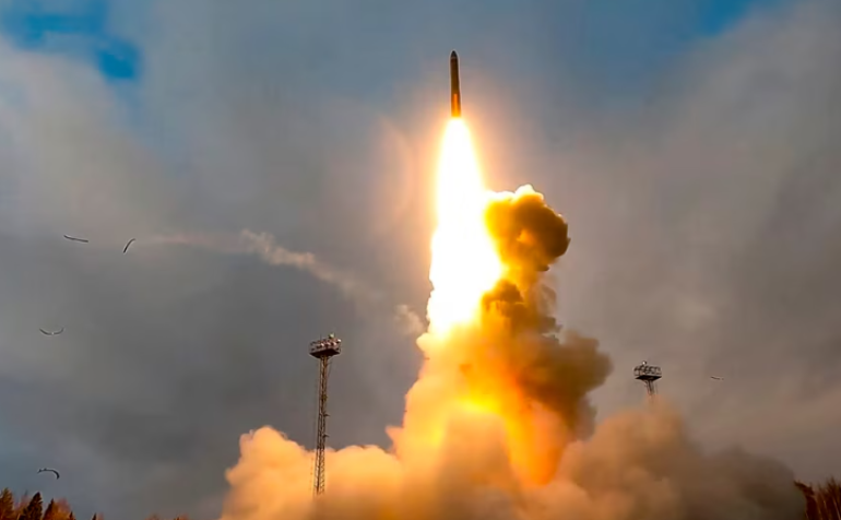 Մենք այլևս չենք արձակի մեկ տոննայից փոքր մարտագլխիկներով հրթիռներ, գրել է ԻՀՊԿ-ի ավիատիեզերական ուժերի հրամանատարը։   «Արձակումների հաճախականությունը կաճի, իսկ հարվածների մասշտաբն ու շառավիղը կդառնա ավելի լայն»,-նշել է նա։  Կիսվել այս նյութով