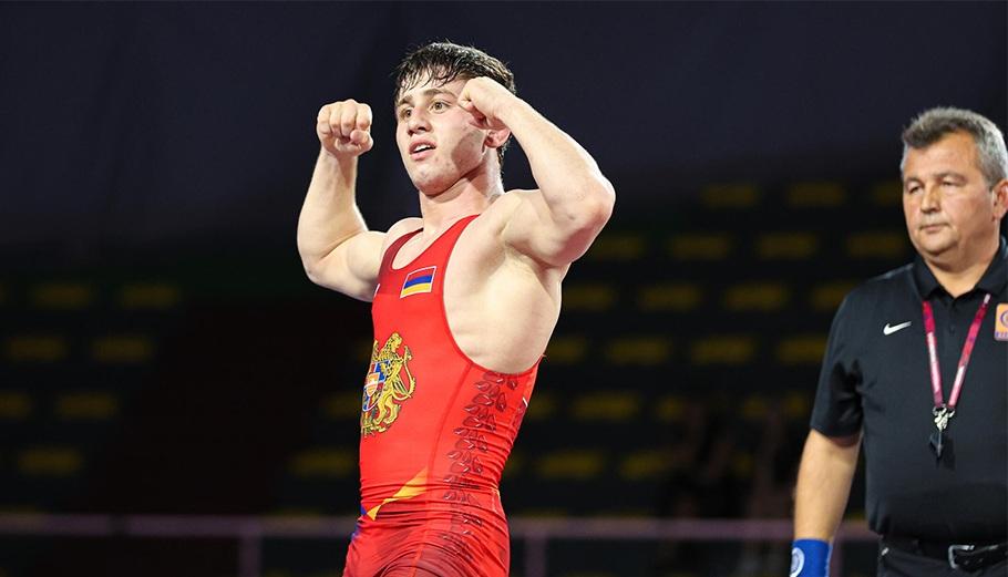 Հայաստանի ներկայացուցիչ Սուրեն Աղաջանյանը (60 կգ) վստահ հաղթանակով դուրս եկավ Ալբանիայի մայրաքաղաք Տիրանայում ընթացող հունահռոմեական ոճի ըմբշամարտի Եվրոպայի առաջնության եզրափակիչ։ Կիսաեզրափակիչում հայ ըմբիշը մրցեց աշխարհի ու Եվրոպայի չեմպիոն, ադրբեջանցի Նիհատ Մամեդլիի հետ ու երկրորդ մրցափուլում հաղթեց տուշեով։ Գոտեմարտի դադարեցման պահին Աղաջանյանը հաղթում էր 8։1 հաշվով։ Ապրիլի 22-ին կայանալիք եզրափակիչում Սուրեն Աղաջանյանի մրցակիցը կլինի Սերբիան ներկայացնող Գեորգի Տիբիլովը։ Հայաստանի ներկայացուցիչը պայքարը 