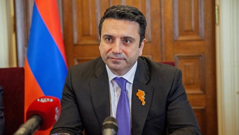 Ադրբեջանը խոչընդոտում է Թուրքիա-Հայաստան կարգավորման գործընթացին՝ օգտագործելով իր լոբբիստական ազդեցությունը: Այս մասին Ստամբուլում Միջխորհրդարանական միության նիստի ընթացքում Թուրքիայի հայկական մամուլի ներկայացուցիչների հետ զրույցում ասել է ՀՀ ԱԺ նախագահ Ալեն Սիմոնյանը, հաղորդում է Agos-ը:  Հարցին՝ «Թուրքիա-Հայաստան կարգավորման գործընթացում ակնհայտ խնդիրներ չկան: Մենք տեսնում ենք, որ Հայաստանը պատրաստ է բացել սահմանը, բայց Թուրքիայի կողմից նոր քայլ չկա: Ինչի՞ն է սպասում Անկարան: Հնարավո՞ր է՝ սպասում է հունիս