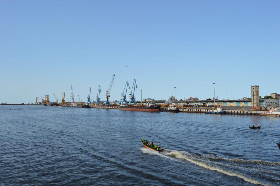 Ապրիլի 10-ի գիշերը Ուկրաինայի զինված ուժերի ստորաբաժանումները հարվածներ են հասցրել Կասպից ծովում գտնվող երկու հորատման հարթակների: Գործղության մասին հայտնել են Ուկրաինայի զինված ուժերի գլխավոր շտաբից:  «Հորատման հարթակները Կասպից ծովի հյուսիսում են՝ շփման գծից գրեթե հազար կիլոմետր հեռավորության վրա, և կարևոր օղակ են ռուսական բանակին վառելիքի և քսանյութերի մատակարարման գործում»,- նշել են ուկրաինացի զինվորականները: