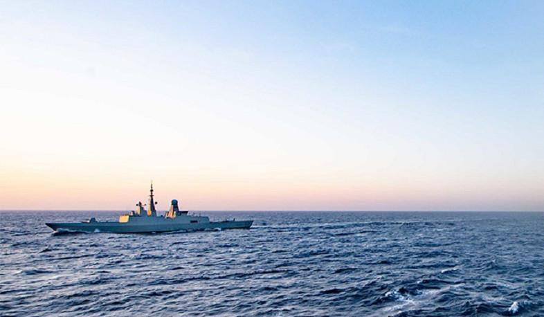 Իրանական բանակը սպառնացել է արգելափակել նավարկությունը Կարմիր ծովով և Պարսից ծոցով, եթե Միացյալ Նահանգները շարունակի շրջափակել իրանական նավահանգիստները Հորմուզի նեղուցում:  «ԱՄՆ-ի շարունակական շրջափակումը, որը լրացուցիչ սպառնալիք է ստեղծում իրանական առևտրային նավերի և լցանավերի համար, կլինի գործող հրադադարի խախտման «նախապայման»,- չորեքշաբթի՝ ապրիլի 15-ին, Իրանի պետական ​​հեռուստատեսությամբ հայտարարել է Իրանի բարձրագույն ռազմական հրամանատարության ներկայացուցիչ գեներալ Ալի Աբդոլլահին:  Նա հավելել է, որ այդ դե