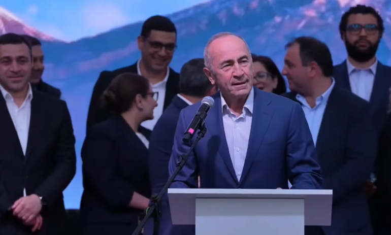 Ես հետևել եմ բոլոր ընտրություններին, մի մասին անմիջապես մասնակցել եմ, ես չեմ հիշում և չի եղել, որ ընտրությունները լինեն պայքար ինքնության, եկեղեցու և ազգային արժեքների համար, չի եղել նման բան Հայաստանի պատմության մեջ, նաև չեմ հիշում, որ ընտրությունների հիմնական խոսույթը լիներ պատերազմ, թե խաղաղություն, սա յուրահատուկ է, և այս երևույթը բերել են այս իշխանությունները՝ տարանջատելով մեր ժողովրդին, մեր պատմությունը, մեր լեռները, և սա չի կարող ուղղակի անհետանալ, այս մարդիկ մեր ժողովրդին իրար դեմ հանելու, մեր պատմո