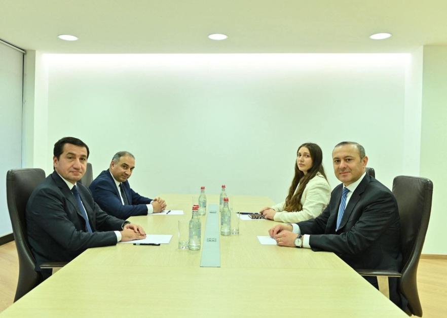 Հայաստանը պարտավոր է արագորեն կառուցել անվտանգային «թունավոր ոզնու» ռազմավարություն՝ դիվերսիֆիկացնելով սեփական ռազմաարդյունաբերությունը, Սյունիքը վերածելով գլոբալ կապիտալի համար կենսական կոնցեսիոն գոտու և ստեղծելով այնպիսի նյութական լծակներ, որոնք թույլ կտան երկկողմ հանդիպումներում թելադրել սեփական կանոնները, այլ ոչ թե ենթարկվել պարտադրանքի: